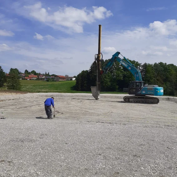 2025-05-07 Bodenstabilisierung H.T..jpg